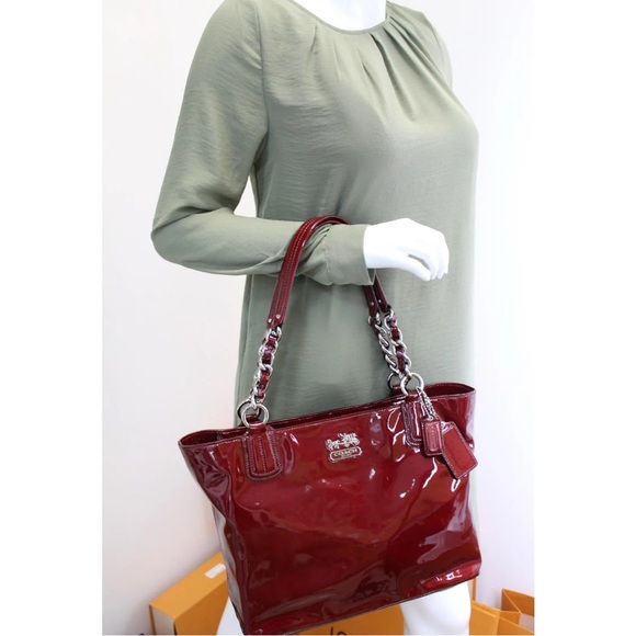 ♥️Authentic Burgundy Coach patent Leather w/ Gold hardware & Original hang tag - Picture 15 of 17